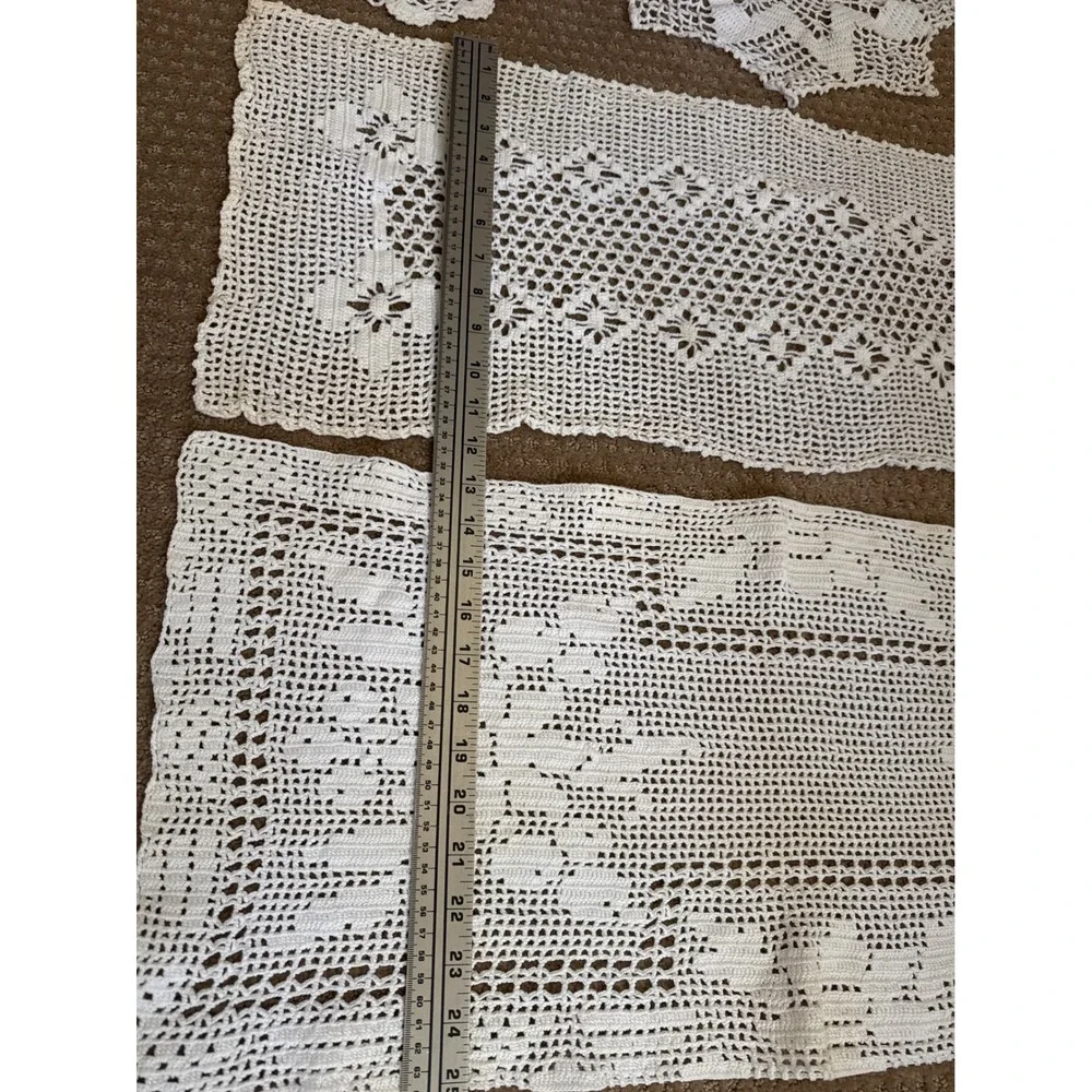 Vintage White Hand Crochet Lace Table Runner and Doily Lot 5pc Floral Victorian